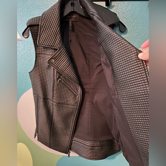 🖤 🆕 BCBG Maxazria Faux Leather Moto Vest - Picture 4 of 12